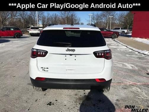 Bright White Clearcoat 2026 Jeep Compass Latitude