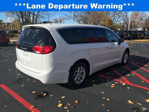 2026 Chrysler Voyager LX