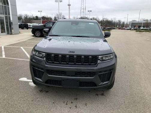 Metallic 2026 Jeep Grand Cherokee Altitude 4x4