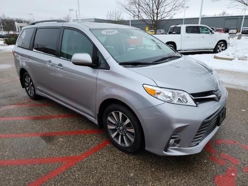Photo 3 of 21 of 2018 Toyota Sienna