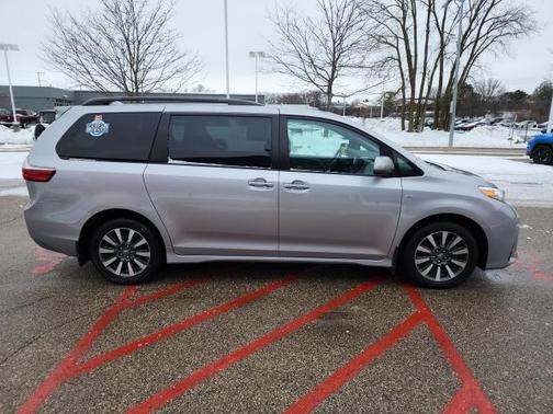 Photo 4 of 21 of 2018 Toyota Sienna