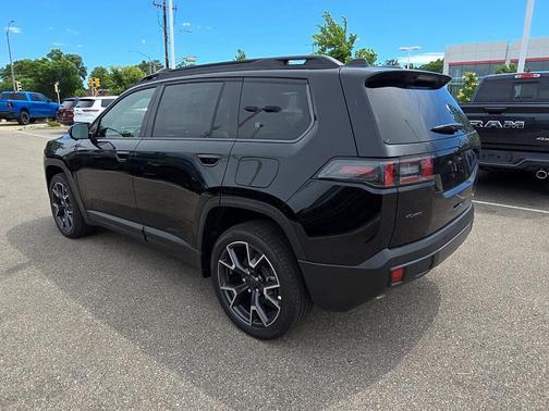 Diamond Black 2026 Jeep Cherokee Overland