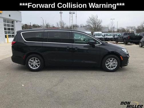 Diamond Black 2026 Chrysler Pacifica Select
