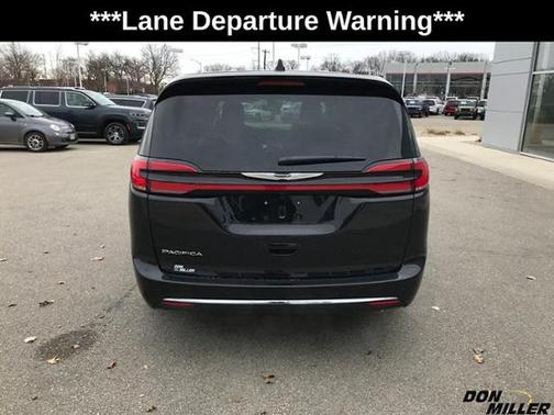 Diamond Black 2026 Chrysler Pacifica Select