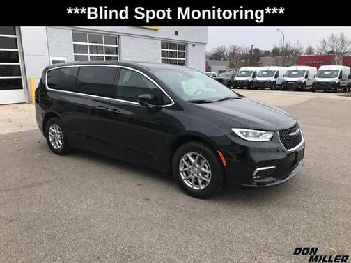 Diamond Black 2026 Chrysler Pacifica Select