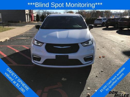 2026 Chrysler Pacifica Select