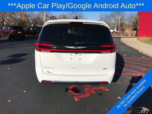 2026 Chrysler Pacifica Select