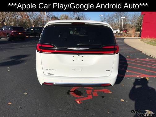 2026 Chrysler Pacifica Select