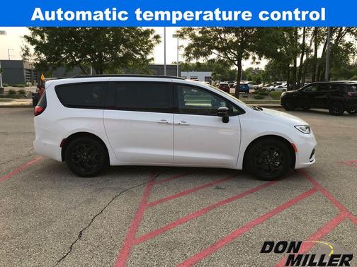 2025 Chrysler Pacifica Hybrid Select