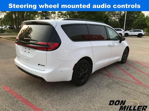 2025 Chrysler Pacifica Hybrid Select
