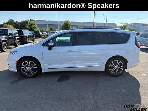 Bright White Clearcoat 2026 Chrysler Pacifica Pinnacle