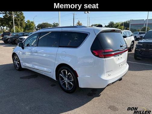 Bright White Clearcoat 2026 Chrysler Pacifica Pinnacle
