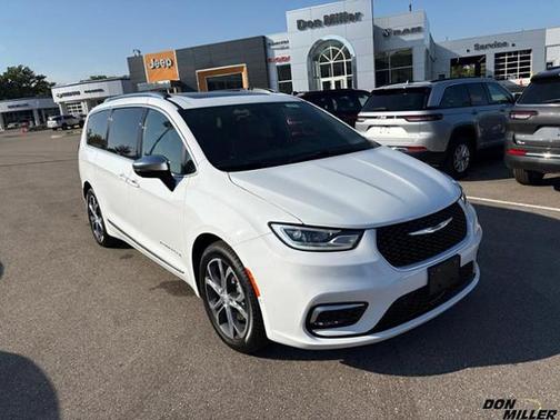 Bright White Clearcoat 2026 Chrysler Pacifica Pinnacle