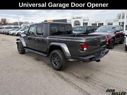 Granite Crystal Clearcoat Metallic 2026 Jeep Gladiator Sport