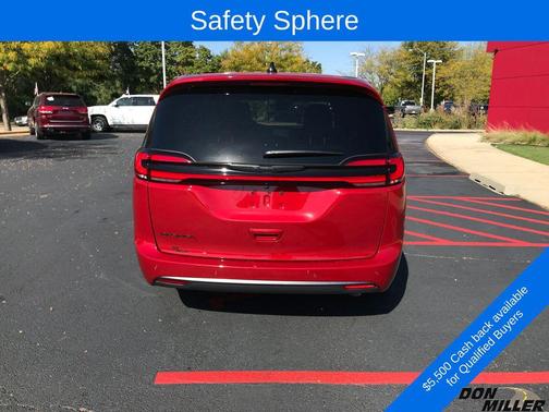 2026 Chrysler Pacifica Select