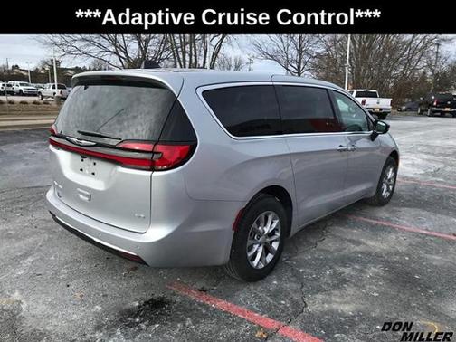 Silver Mist Clearcoat 2026 Chrysler Pacifica Select AWD