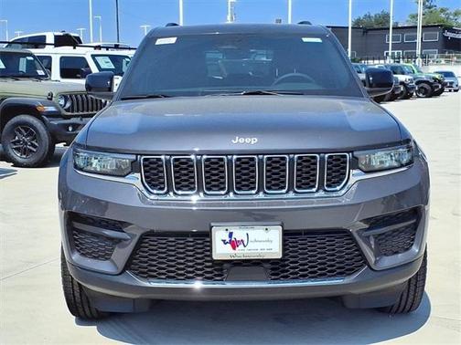 2025 Jeep Grand Cherokee Laredo