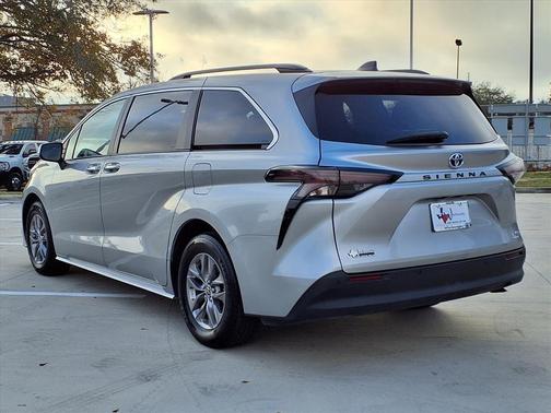 2024 Toyota Sienna XLE