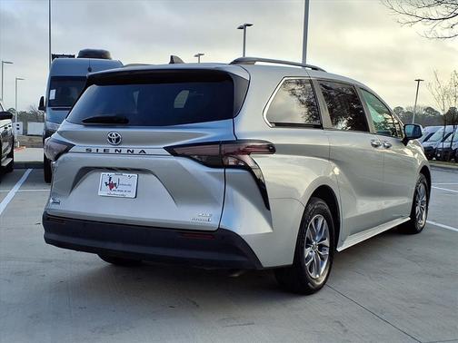 2024 Toyota Sienna XLE
