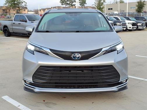 2024 Toyota Sienna XLE
