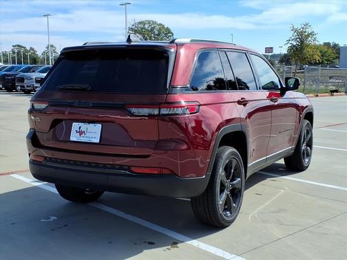 2025 Jeep Grand Cherokee Laredo