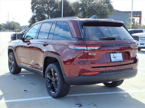2025 Jeep Grand Cherokee Laredo