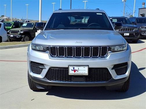 2025 Jeep Grand Cherokee Laredo