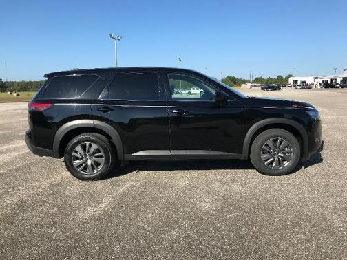 2023 Nissan Pathfinder S