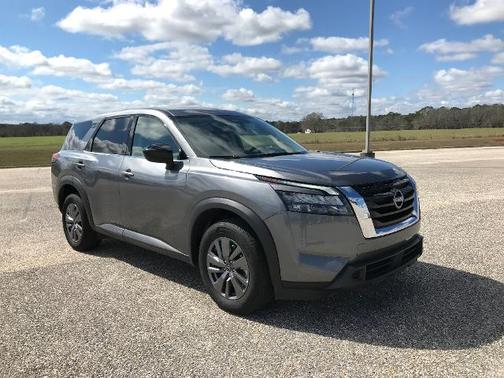 2025 Nissan Pathfinder S