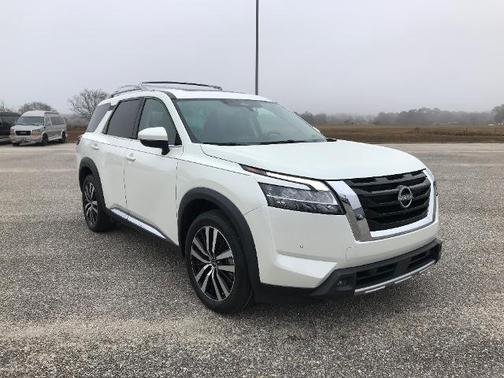 2023 Nissan Pathfinder Platinum
