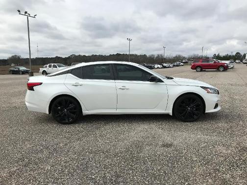 2022 Nissan Altima 2.5 SR