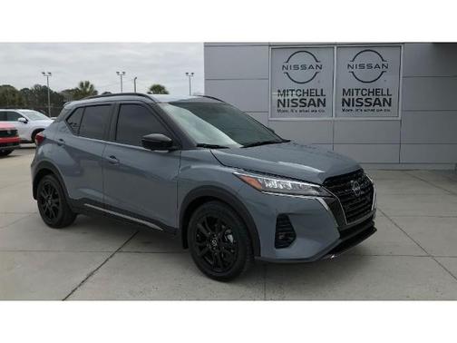 2022 Nissan Kicks SR