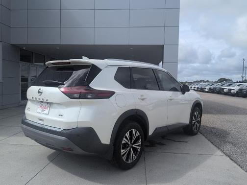 White 2021 Nissan Rogue SV