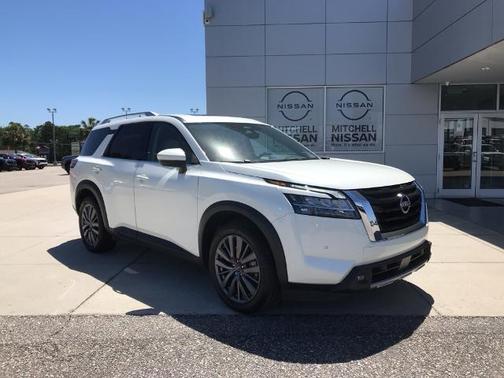 White 2023 Nissan Pathfinder SL