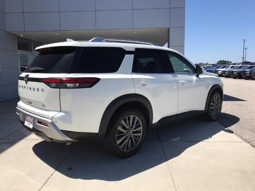 White 2023 Nissan Pathfinder SL