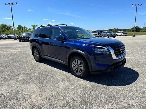 2025 Nissan Pathfinder SV