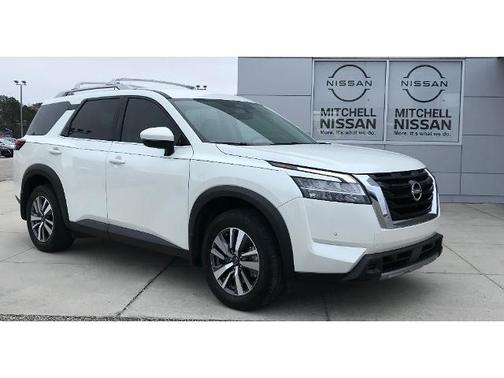 2024 Nissan Pathfinder SL
