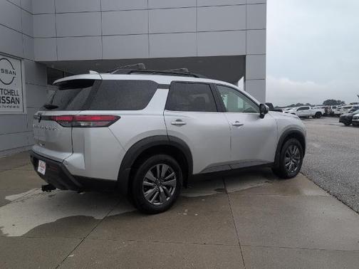 Brilliant Silver Metallic 2025 Nissan Pathfinder SV