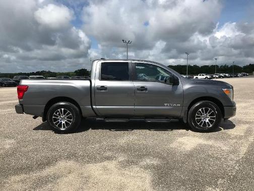 2024 Nissan Titan SV