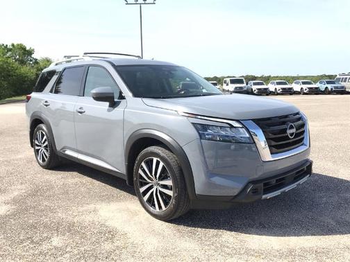 Boulder Gray Pe 2024 Nissan Pathfinder Platinum