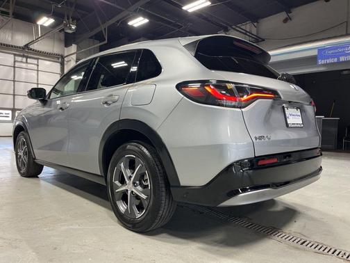 Platinum White Pearl 2024 Honda HR-V EX-L