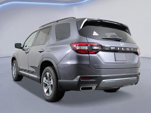 Modern Steel Metallic 2026 Honda Pilot EX-L
