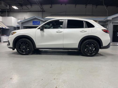 Platinum White Pearl 2026 Honda HR-V Sport