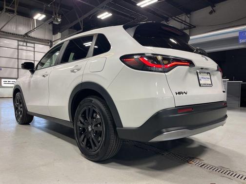 Platinum White Pearl 2026 Honda HR-V Sport