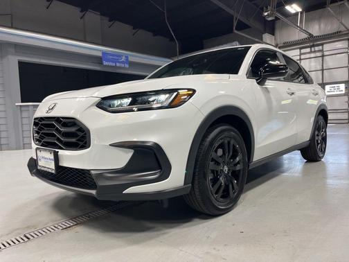 Platinum White Pearl 2026 Honda HR-V Sport