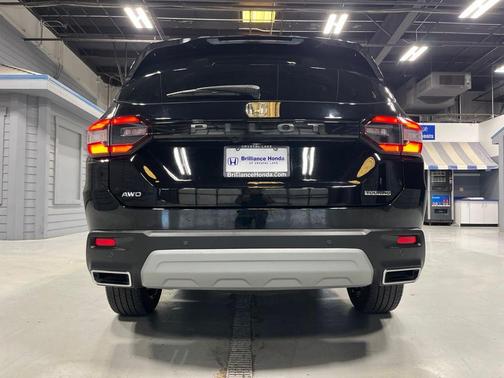 Crystal Black Pearl 2025 Honda Pilot Touring