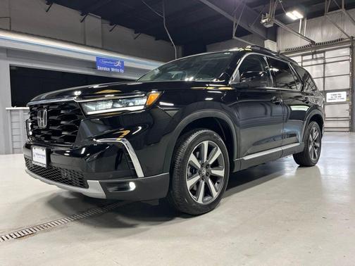 Crystal Black Pearl 2025 Honda Pilot Touring