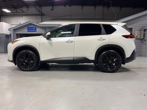 White 2023 Nissan Rogue SV