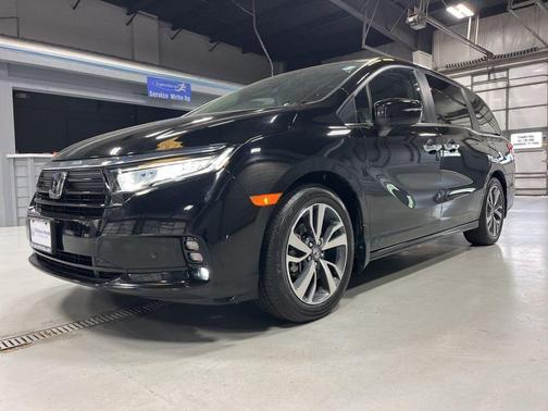 Crystal Black Pearl 2023 Honda Odyssey Touring