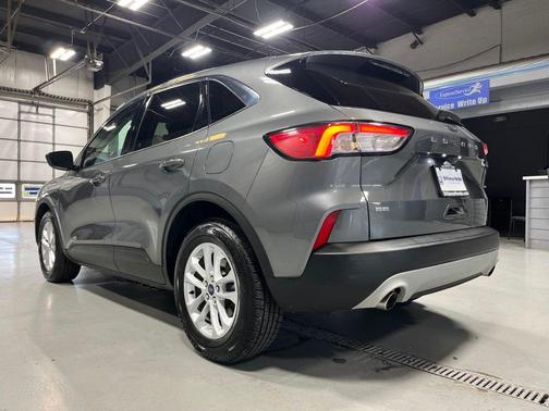Carbonized Gray Metallic 2022 Ford Escape SE